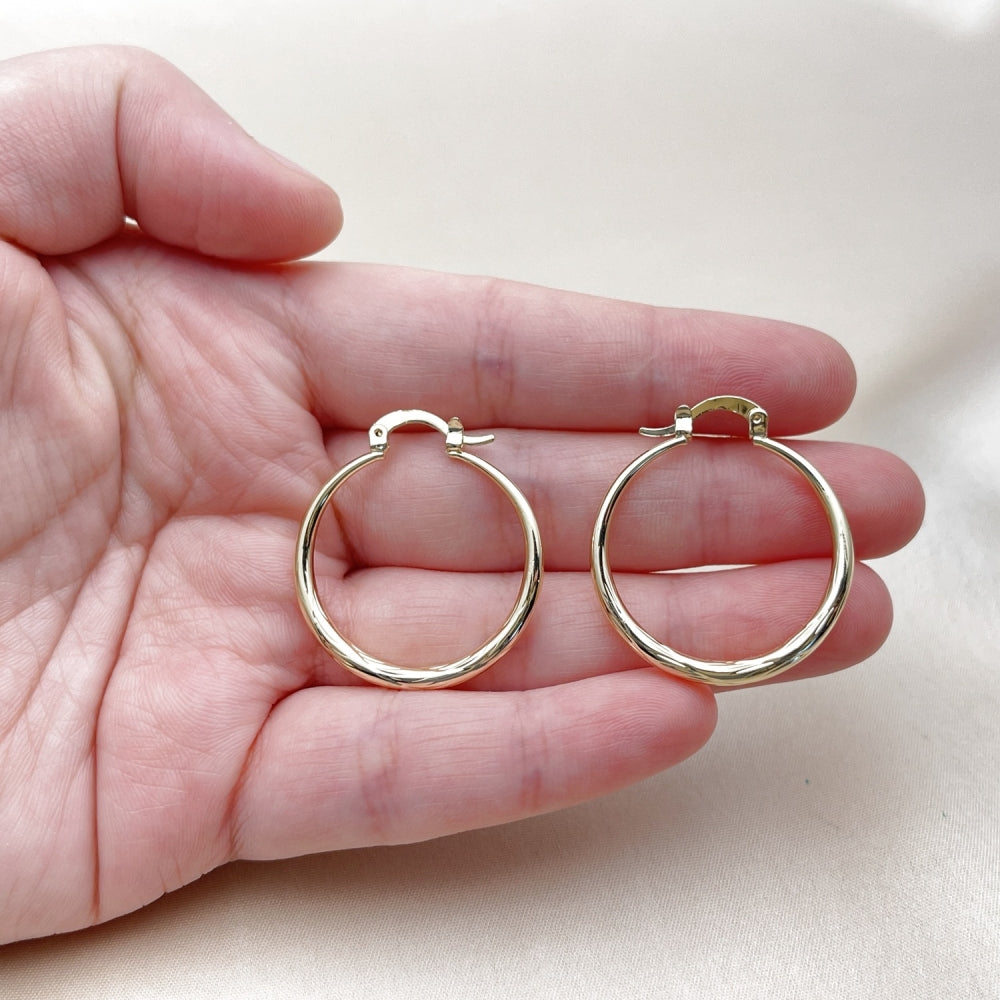 Oro Laminado Medium Hoop, Gold Filled Style Hollow Design, Diamond Cutting Finish, Golden Finish