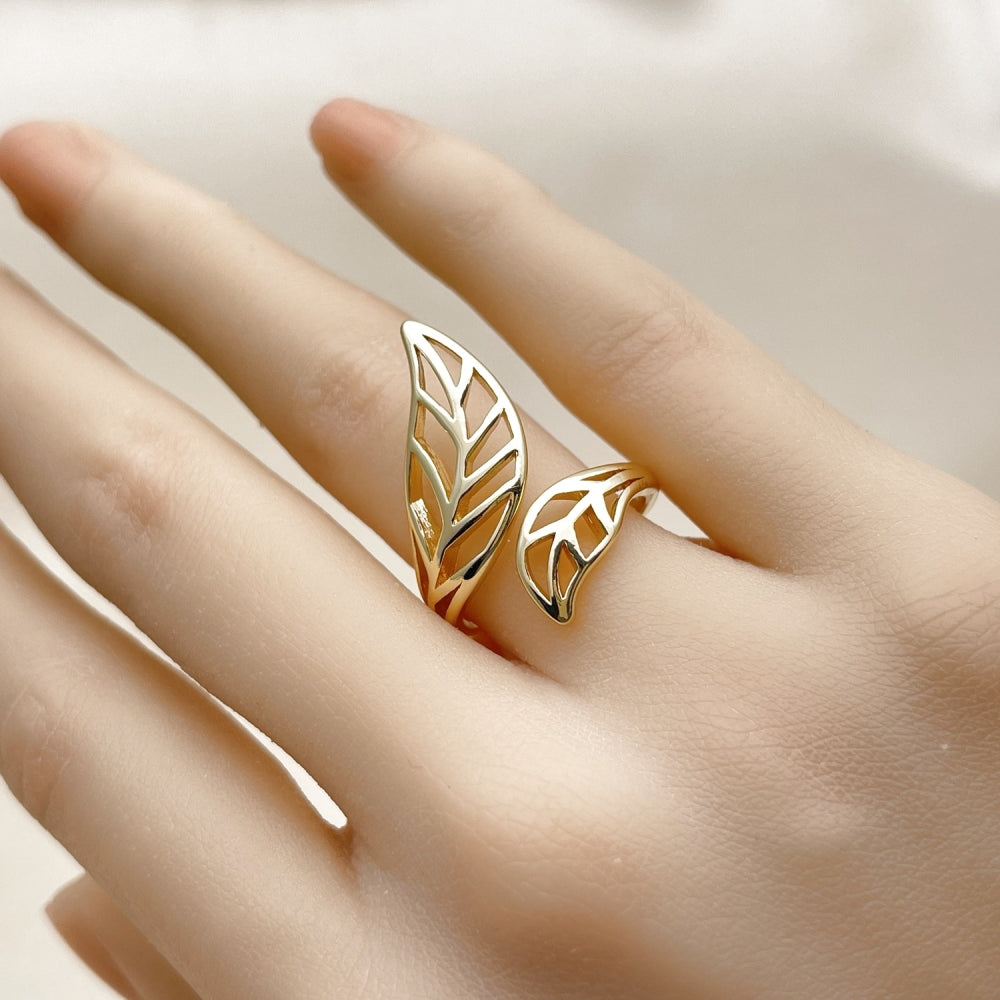 Oro Laminado Elegant Ring, Gold Filled Style Leaf Design, Polished, Golden Finish