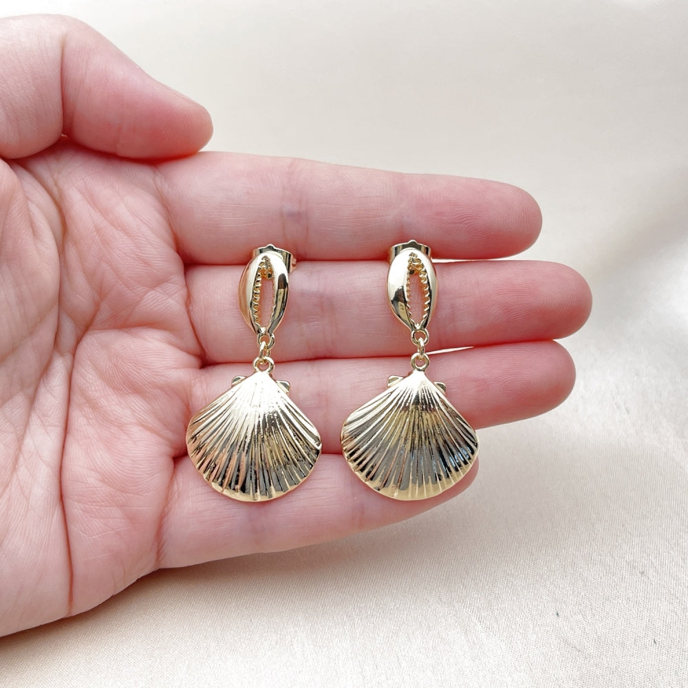 Oro Laminado Dangle Earring, Gold Filled Style Shell Design, Polished, Golden Finish