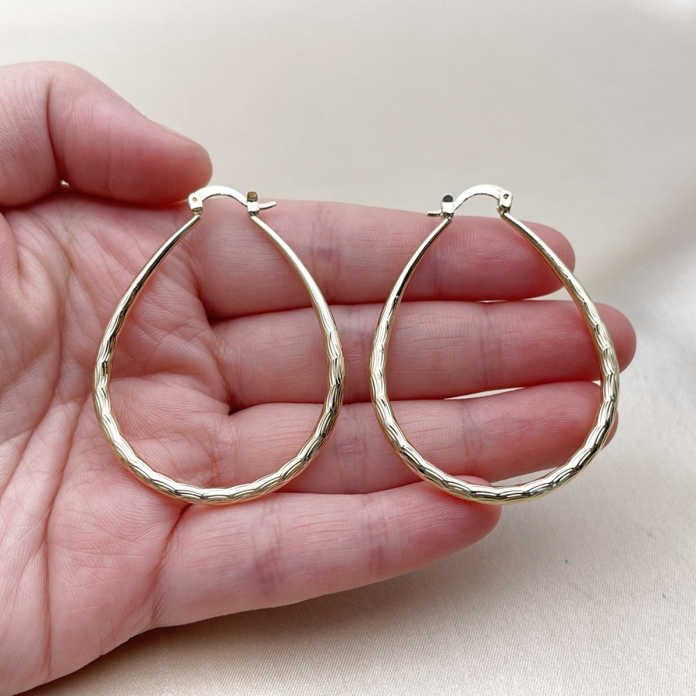 Oro Laminado Medium Hoop, Gold Filled Style Hollow Design, Diamond Cutting Finish, Golden Finish