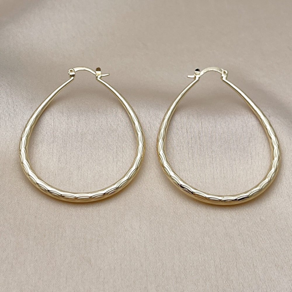 Oro Laminado Medium Hoop, Gold Filled Style Hollow Design, Diamond Cutting Finish, Golden Finish