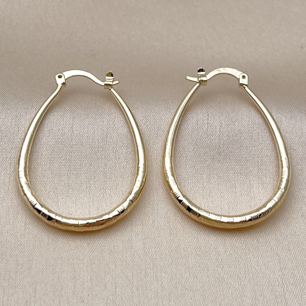 Oro Laminado Medium Hoop, Gold Filled Style Hollow Design, Diamond Cutting Finish, Golden Finish