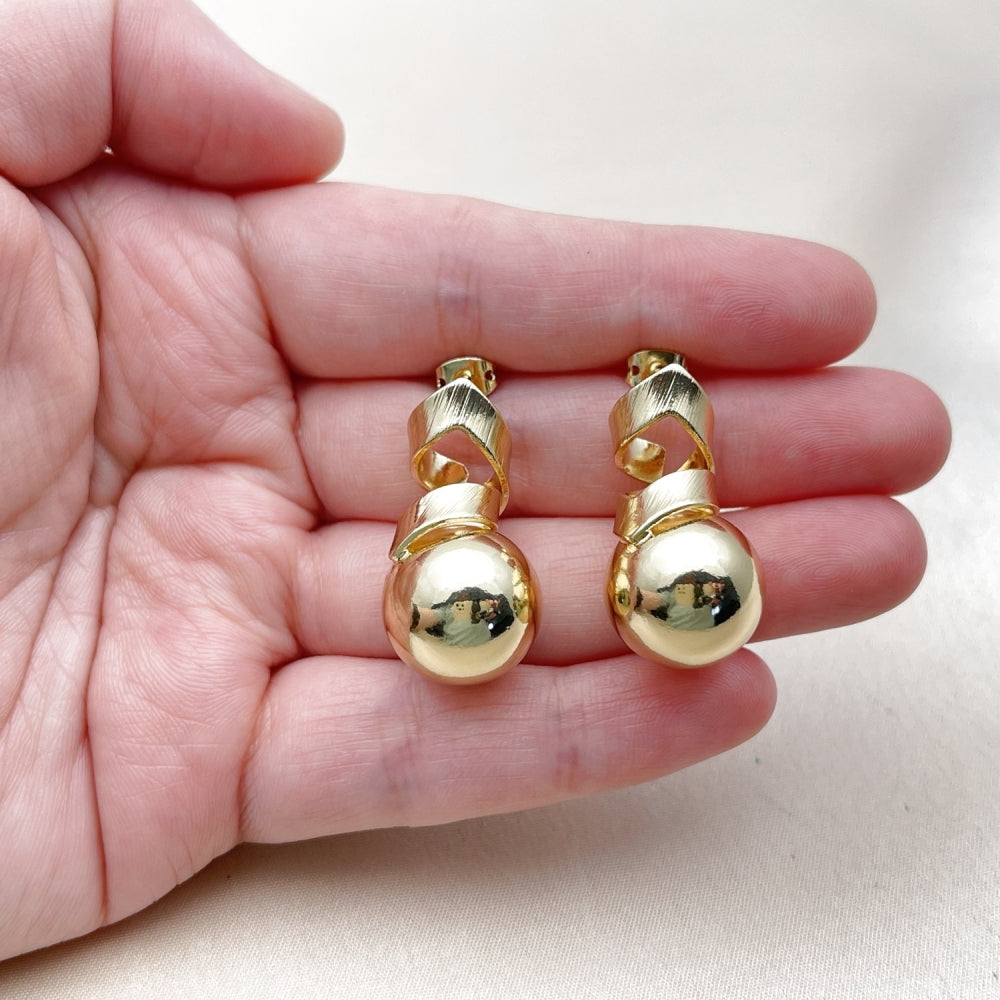 Oro Laminado Stud Earring, Gold Filled Style Ball and Hollow Design, Polished, Golden Finish