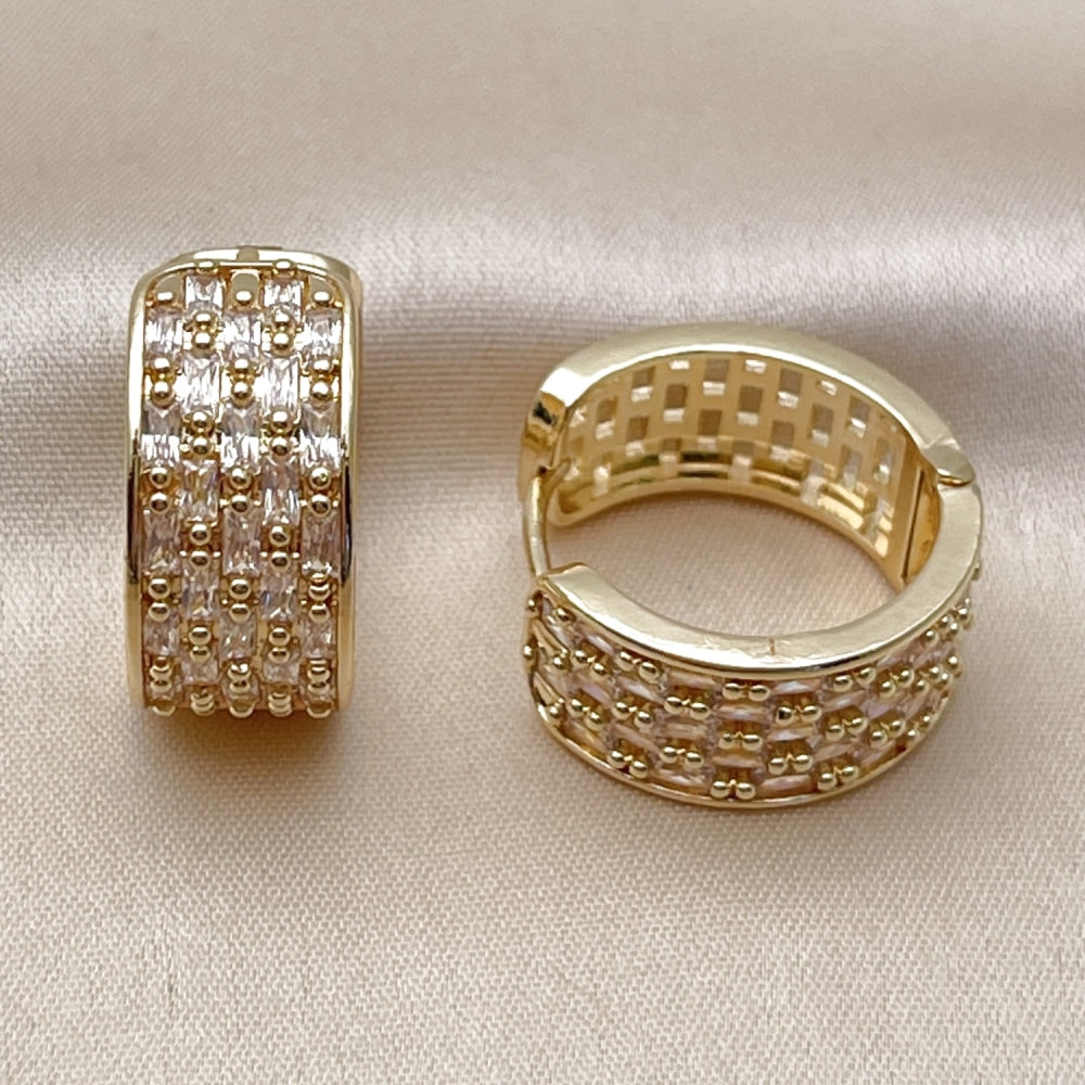 Oro Laminado Huggie Hoop, Gold Filled Style Baguette Design, with White Cubic Zirconia, Diamond Cutting Finish, Golden Finish