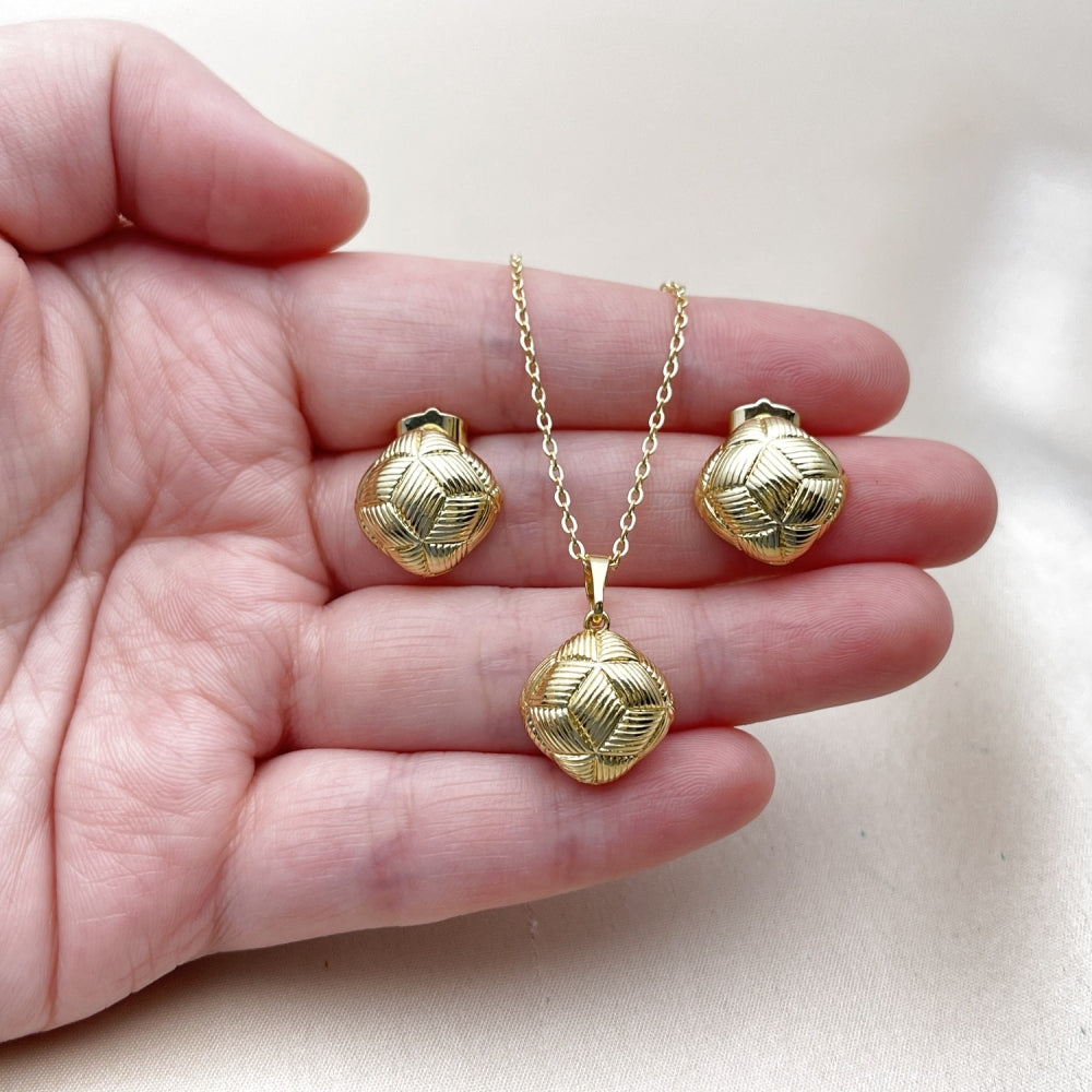 Oro Laminado Earring and Pendant Adult Set, Gold Filled Style Diamond Cutting Finish, Golden Finish