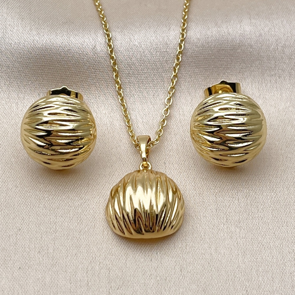 Oro Laminado Earring and Pendant Adult Set, Gold Filled Style Ball Design, Diamond Cutting Finish, Golden Finish