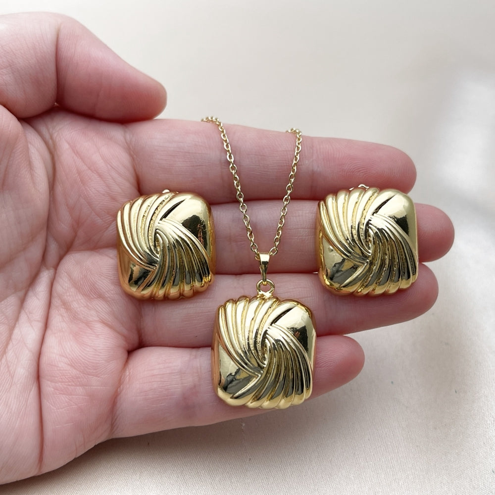 Oro Laminado Earring and Pendant Adult Set, Gold Filled Style Diamond Cutting Finish, Golden Finish