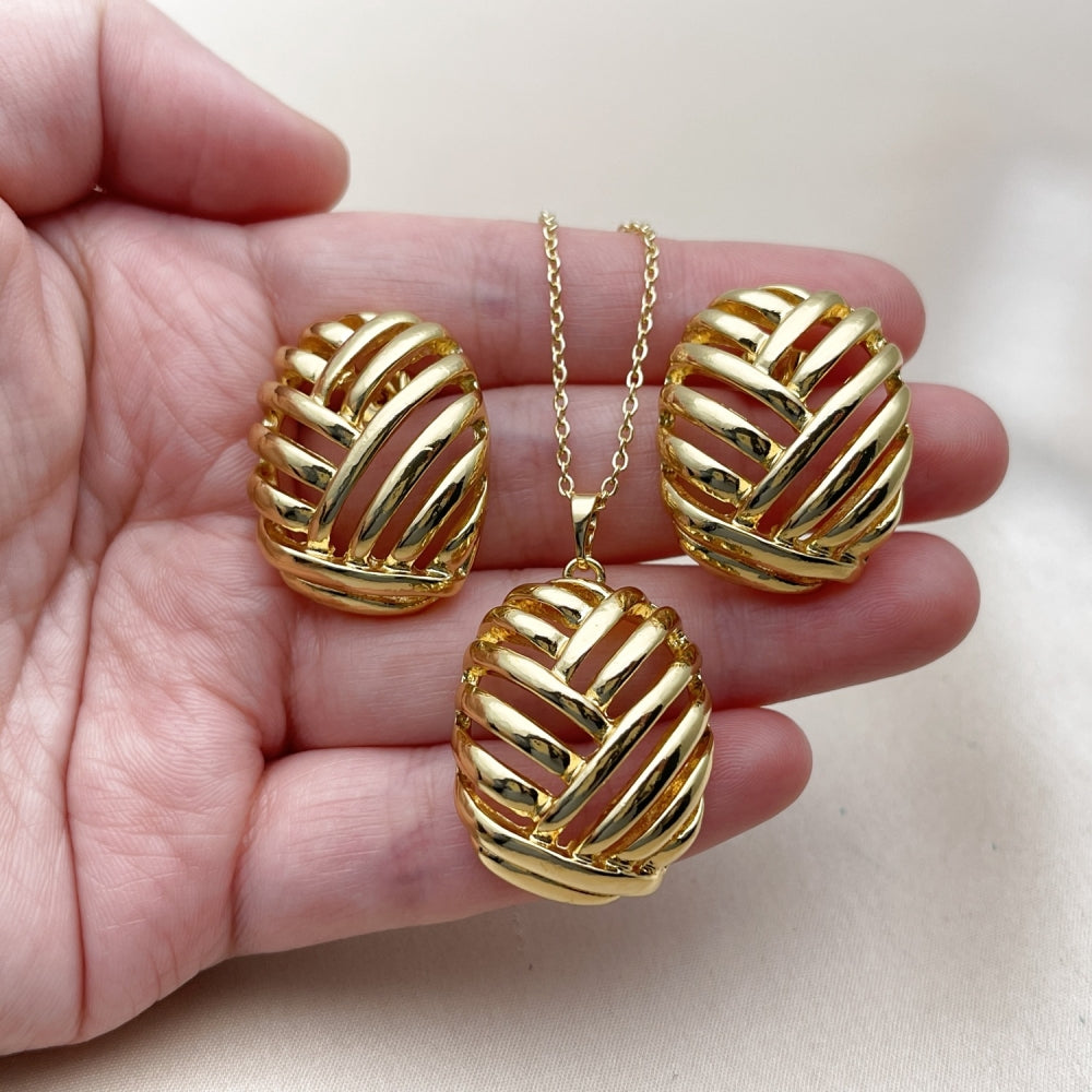 Oro Laminado Earring and Pendant Adult Set, Gold Filled Style Polished, Golden Finish