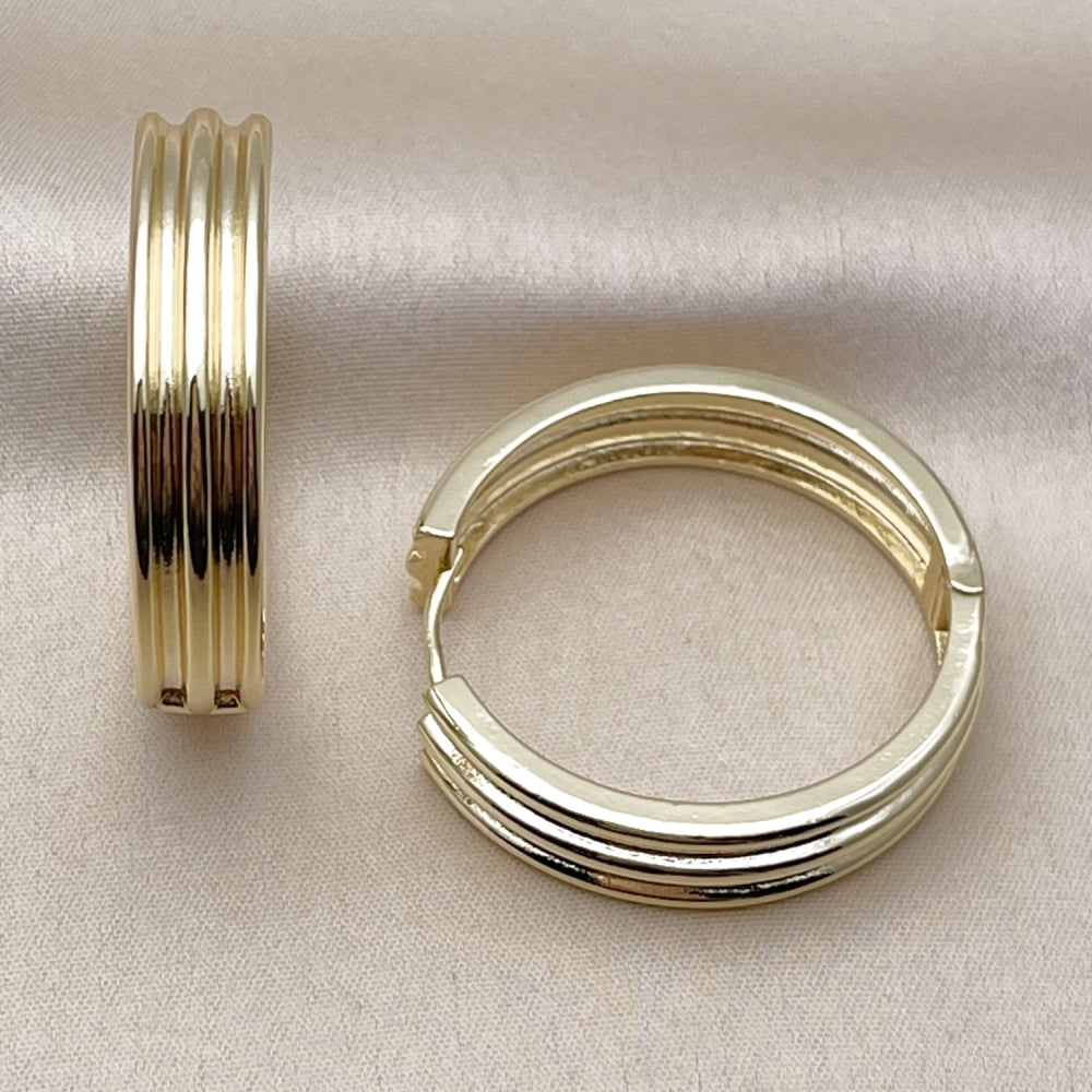 Oro Laminado Huggie Hoop, Gold Filled Style Polished, Golden Finish