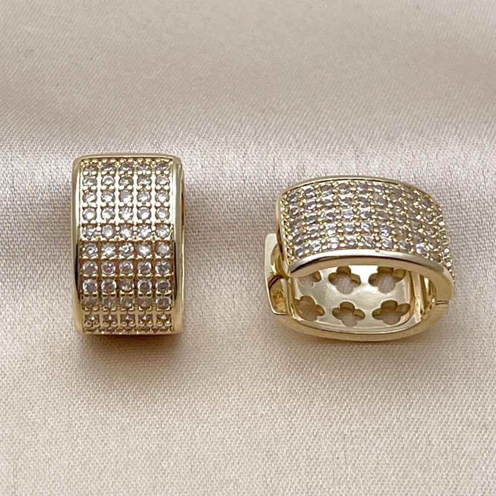 Oro Laminado Huggie Hoop, Gold Filled Style Four-leaf Clover Design, with White Cubic Zirconia, Polished, Golden Finish