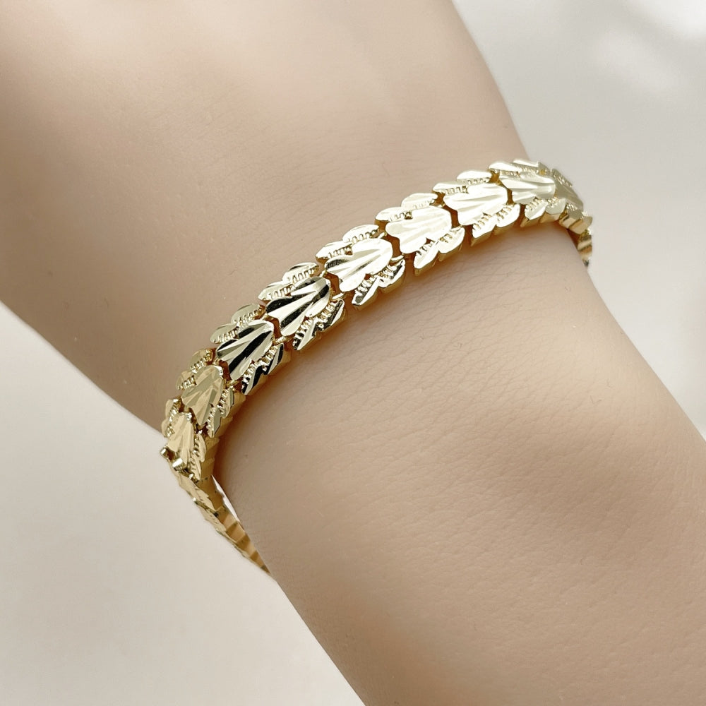 Oro Laminado Solid Bracelet, Gold Filled Style Heart Design, Diamond Cutting Finish, Golden Finish