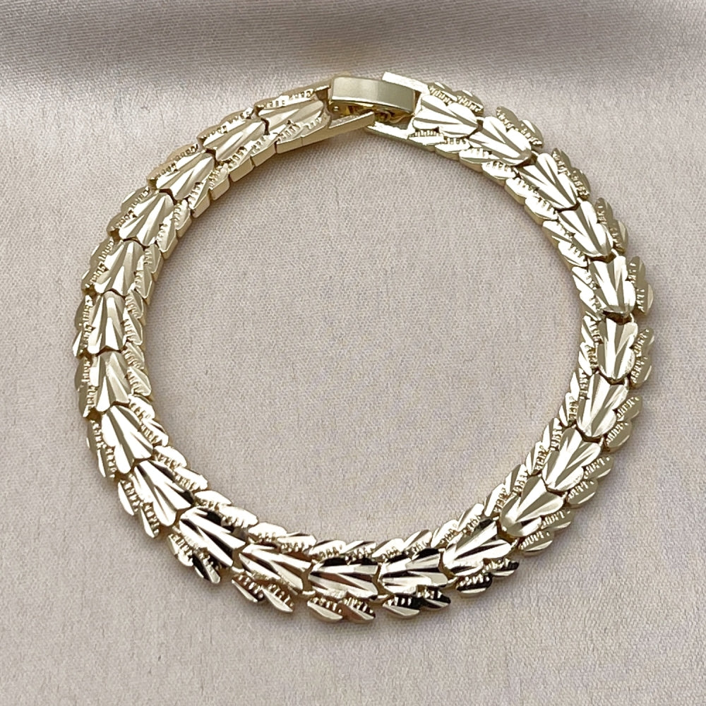 Oro Laminado Solid Bracelet, Gold Filled Style Heart Design, Diamond Cutting Finish, Golden Finish