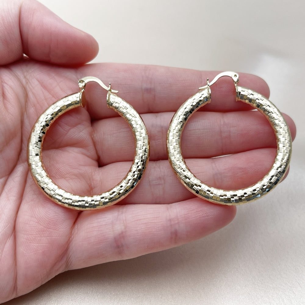 Oro Laminado Large Hoop, Gold Filled Style Hollow Design, Diamond Cutting Finish, Golden Finish