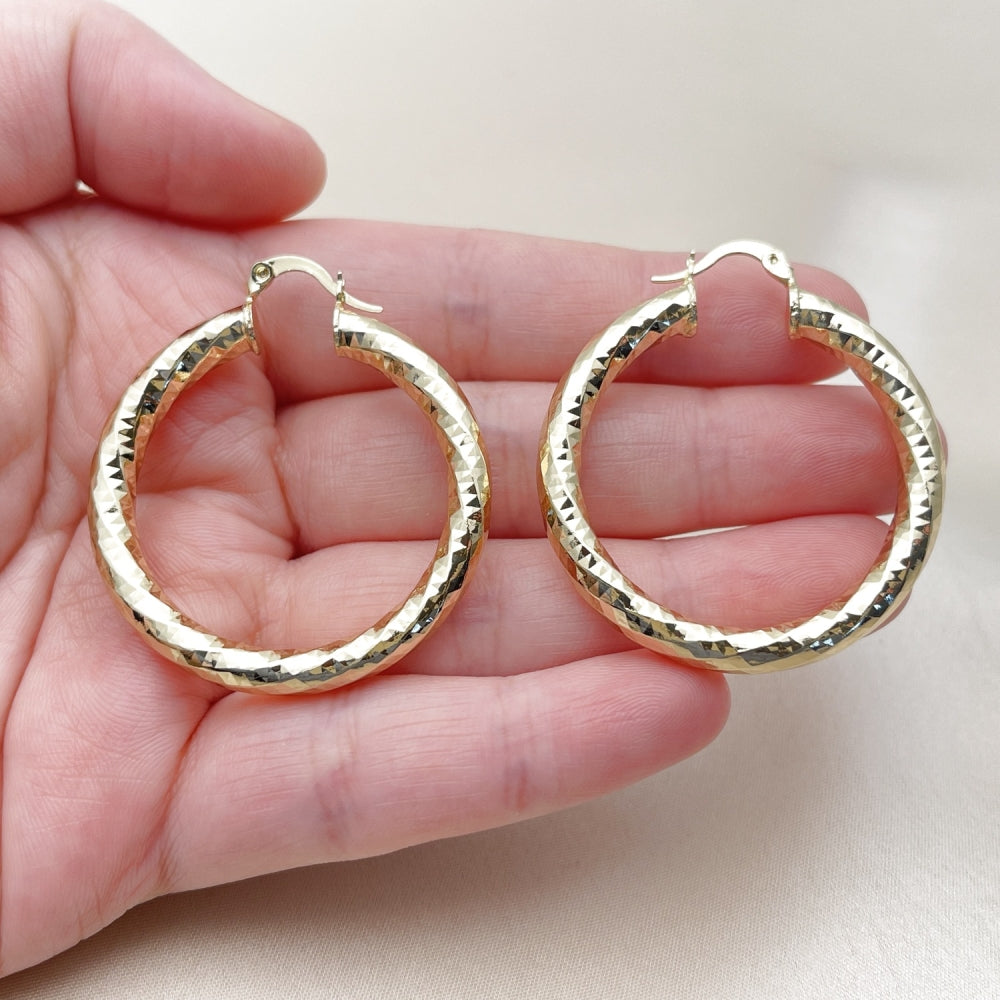 Oro Laminado Medium Hoop, Gold Filled Style Hollow Design, Diamond Cutting Finish, Golden Finish