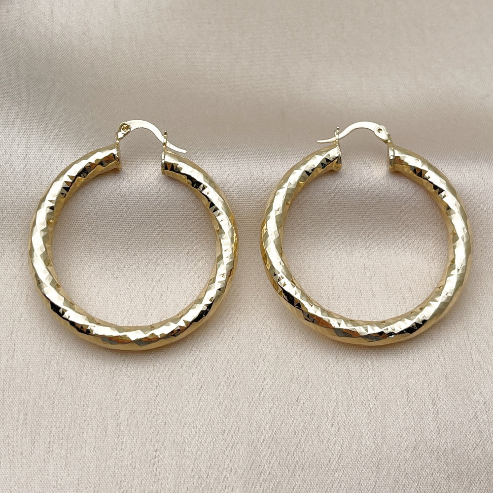 Oro Laminado Medium Hoop, Gold Filled Style Hollow Design, Diamond Cutting Finish, Golden Finish