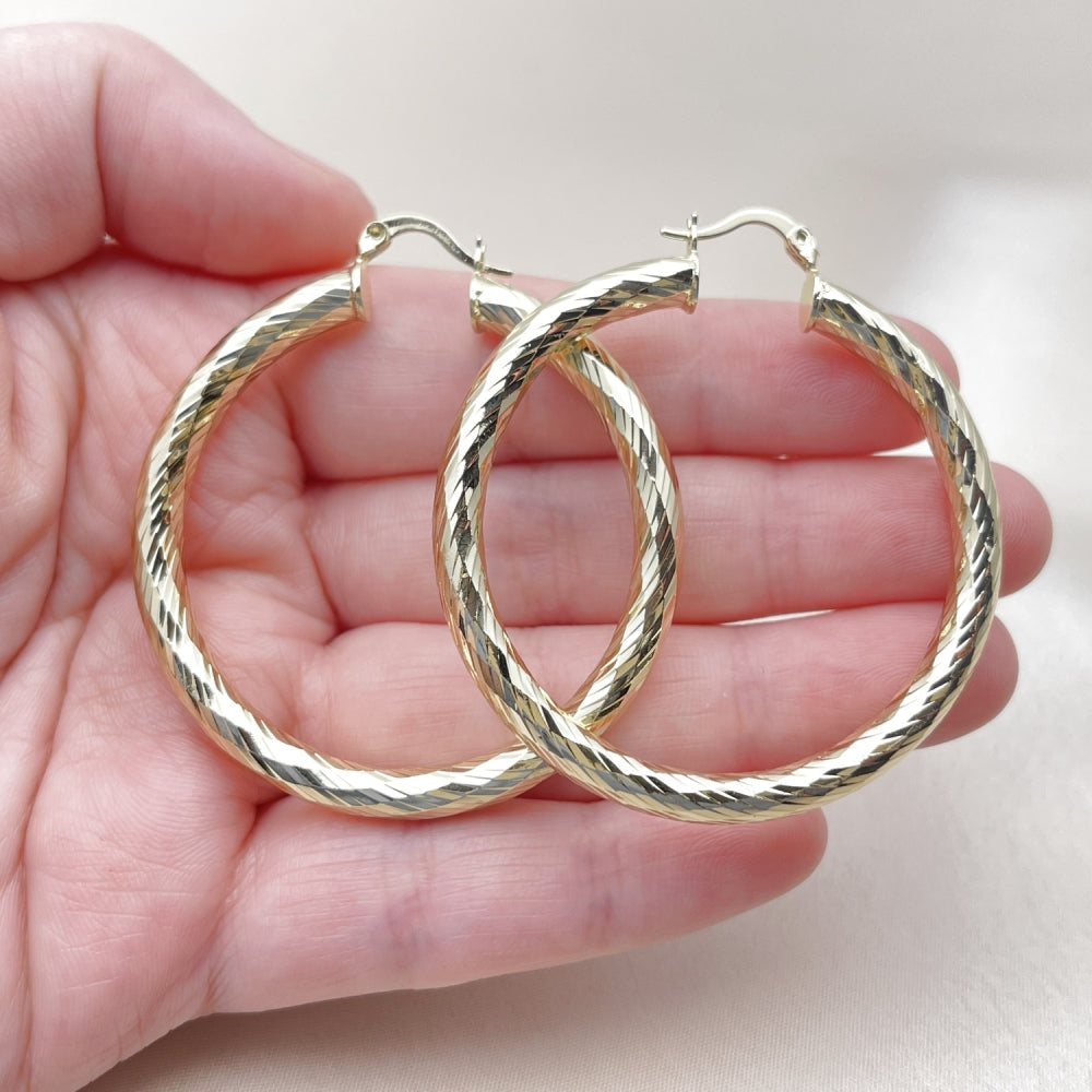 Oro Laminado Large Hoop, Gold Filled Style Hollow Design, Diamond Cutting Finish, Golden Finish