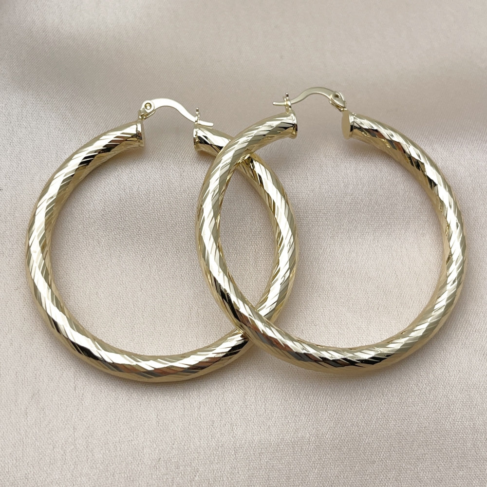 Oro Laminado Large Hoop, Gold Filled Style Hollow Design, Diamond Cutting Finish, Golden Finish