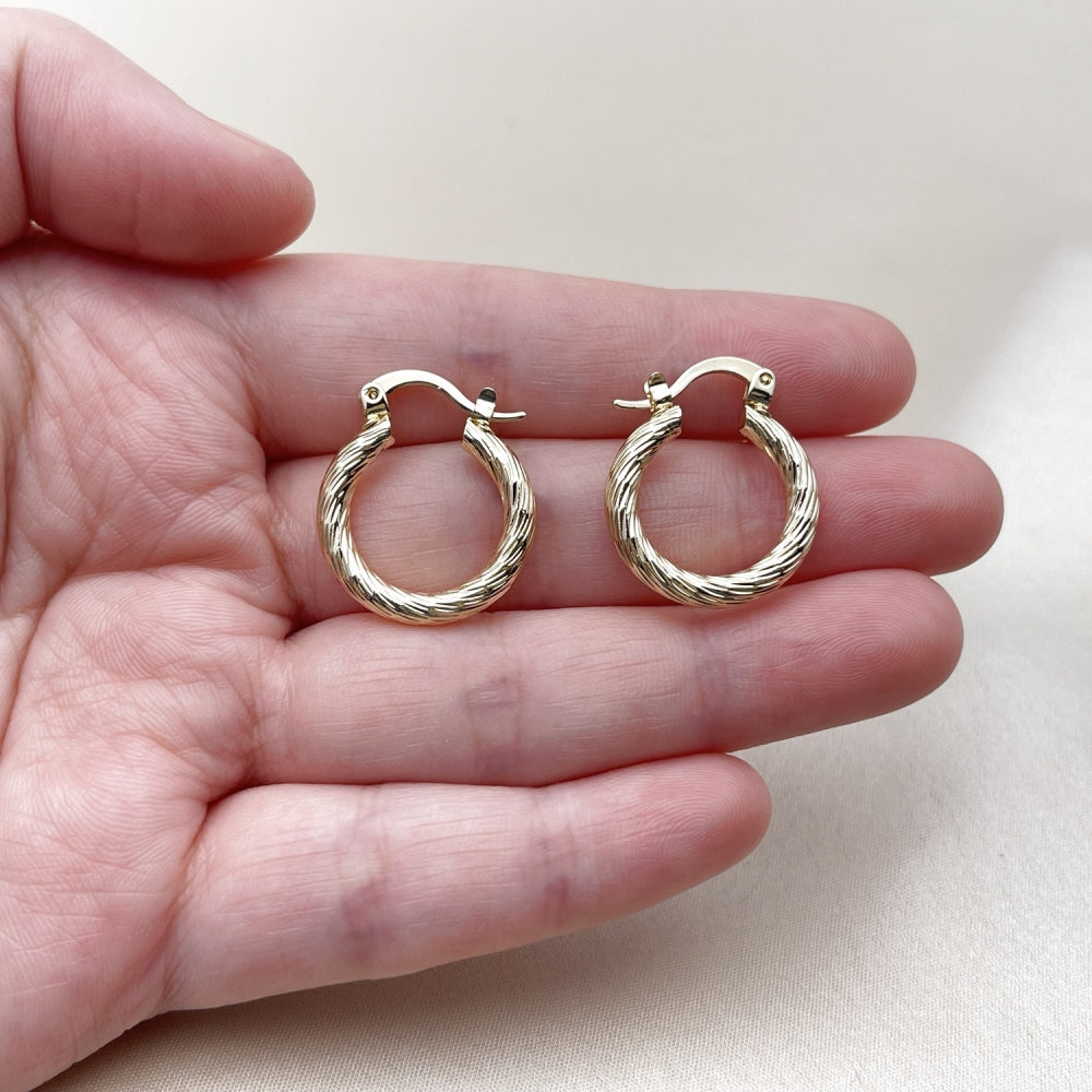 Oro Laminado Small Hoop, Gold Filled Style Diamond Cutting Finish, Golden Finish