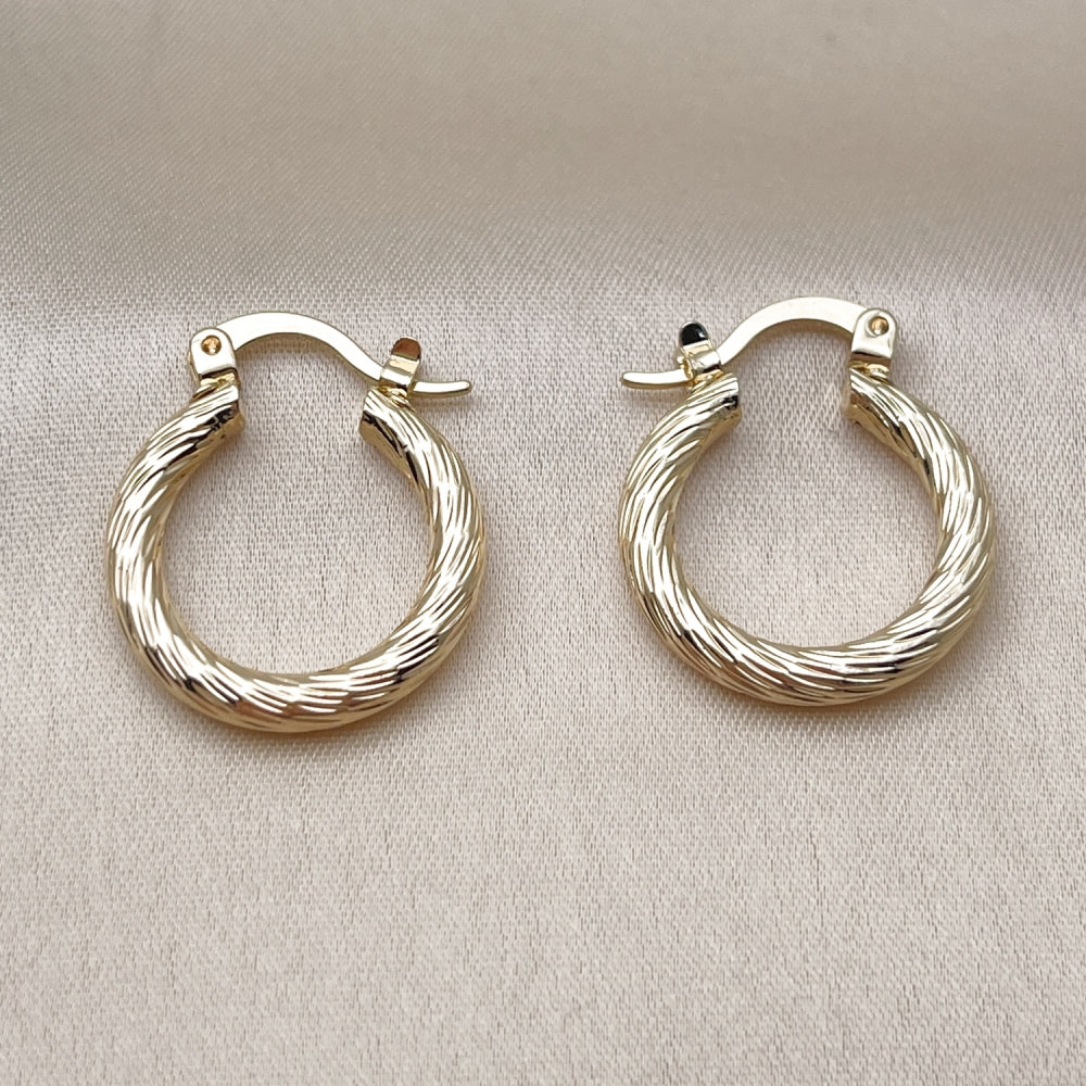 Oro Laminado Small Hoop, Gold Filled Style Diamond Cutting Finish, Golden Finish