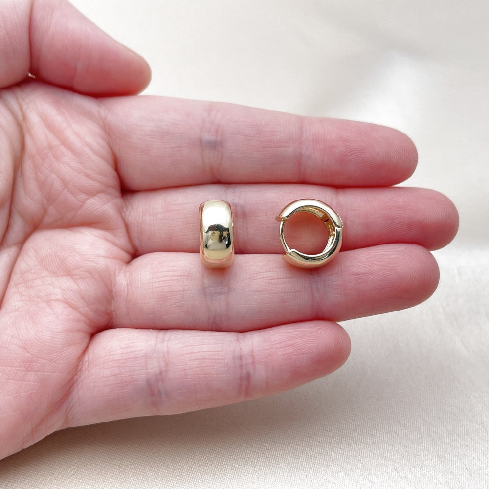 Oro Laminado Huggie Hoop, Gold Filled Style Polished, Golden Finish