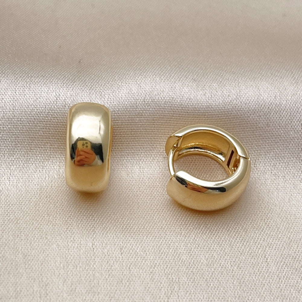 Oro Laminado Huggie Hoop, Gold Filled Style Polished, Golden Finish