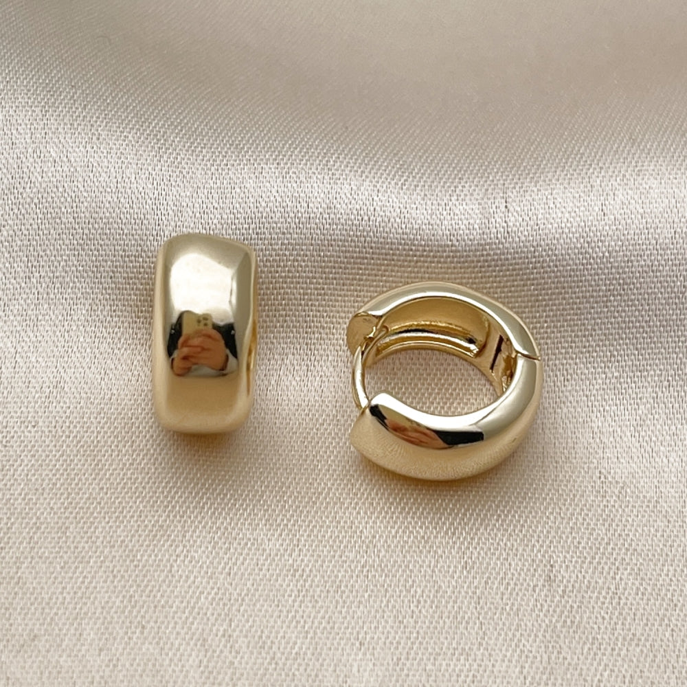 Oro Laminado Huggie Hoop, Gold Filled Style Polished, Golden Finish
