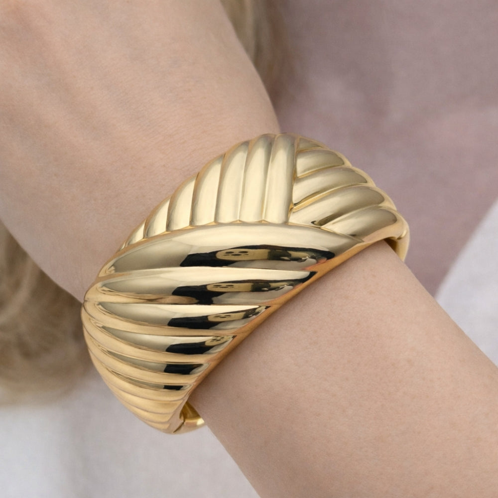 Oro Laminado Individual Bangle, Gold Filled Style Polished, Golden Finish