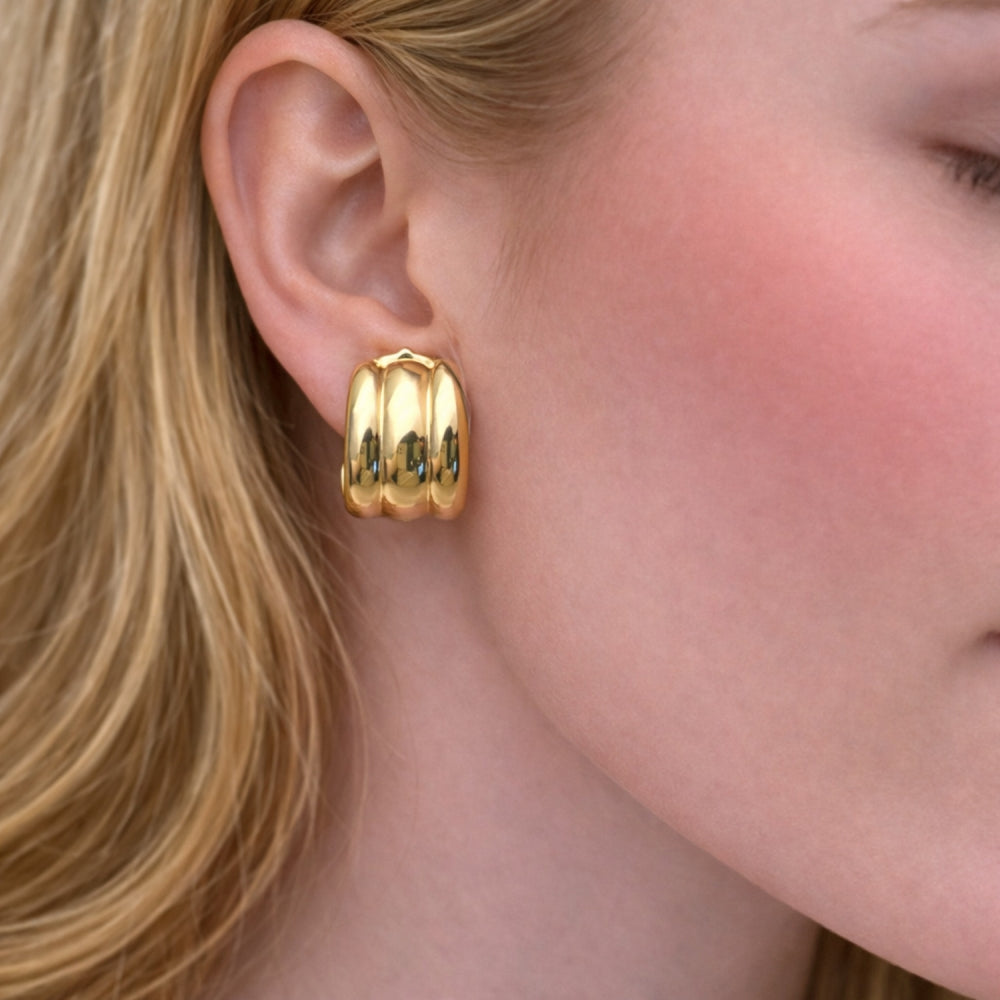 Oro Laminado Stud Earring, Gold Filled Style Polished, Golden Finish