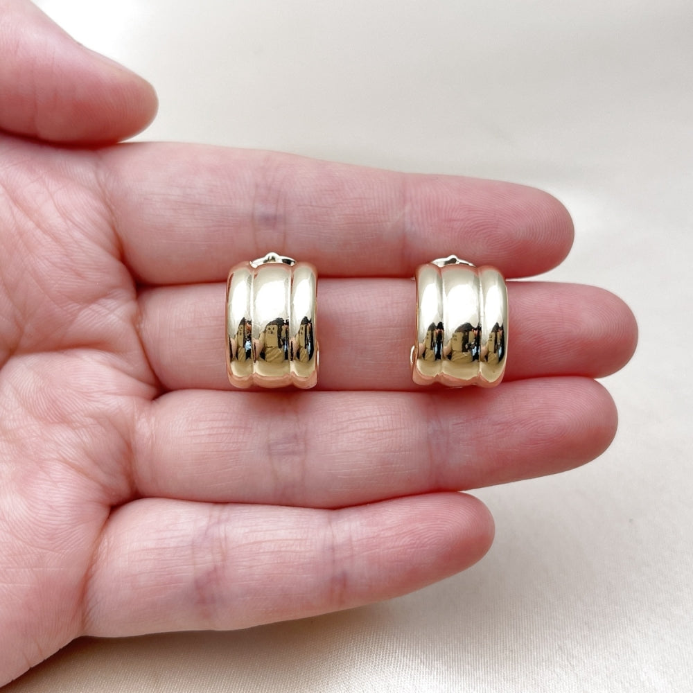 Oro Laminado Stud Earring, Gold Filled Style Polished, Golden Finish