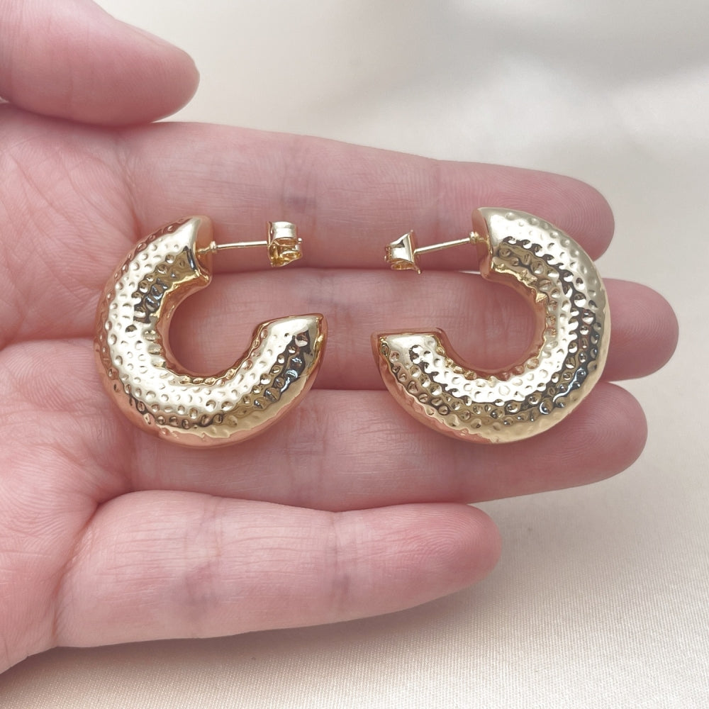Oro Laminado Medium Hoop, Gold Filled Style Hollow Design, Polished, Golden Finish