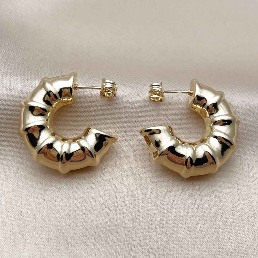Oro Laminado Medium Hoop, Gold Filled Style Hollow Design, Polished, Golden Finish