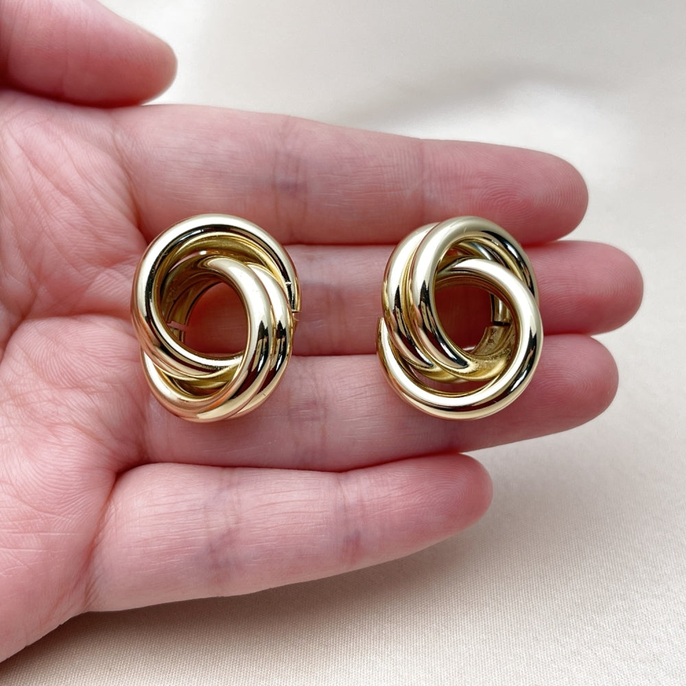 Oro Laminado Stud Earring, Gold Filled Style Hollow Design, Polished, Golden Finish