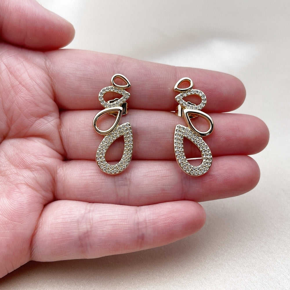 Oro Laminado Stud Earring, Gold Filled Style Teardrop Design, with White Micro Pave, Polished, Golden Finish
