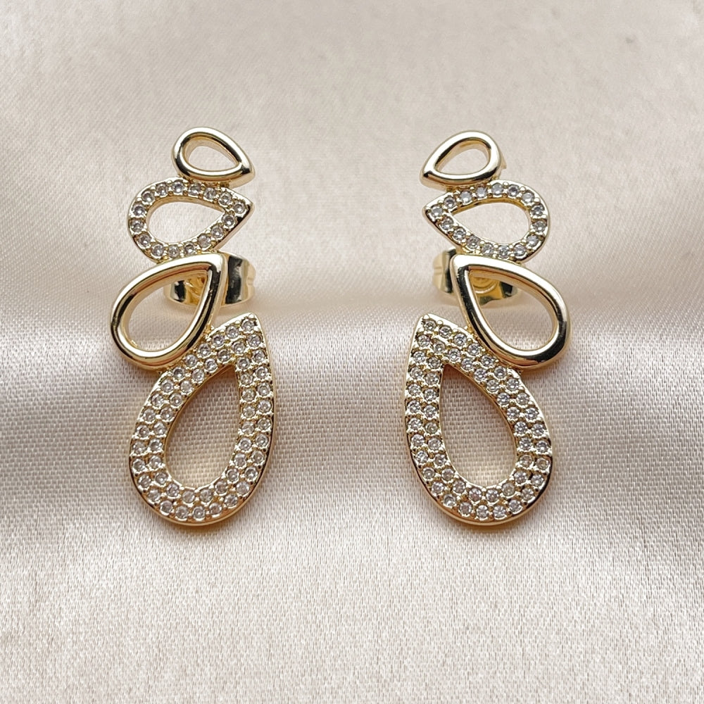 Oro Laminado Stud Earring, Gold Filled Style Teardrop Design, with White Micro Pave, Polished, Golden Finish