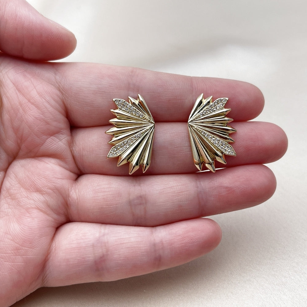 Oro Laminado Stud Earring, Gold Filled Style Leaf Design, with White Micro Pave, Polished, Golden Finish