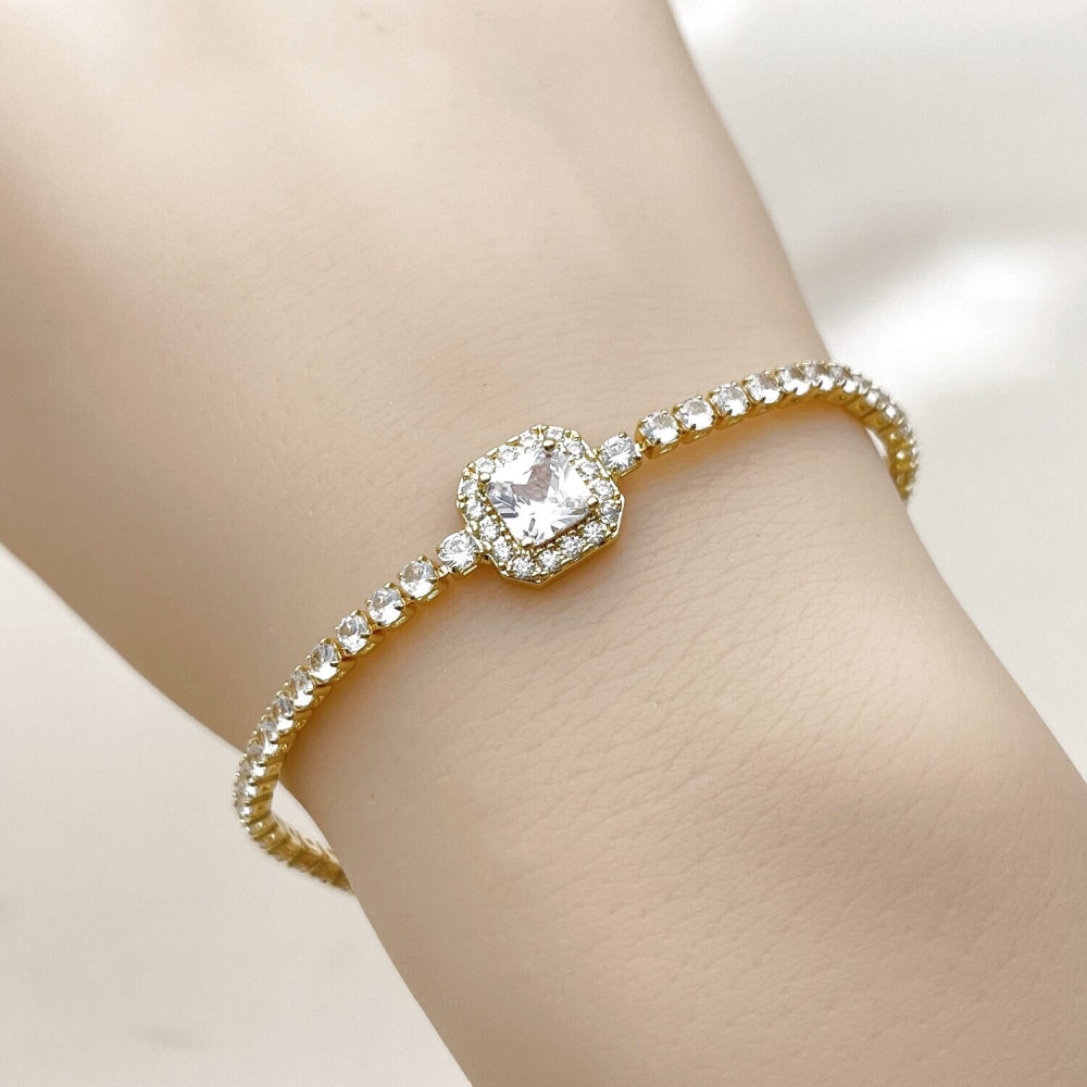 Oro Laminado Fancy Bracelet, Gold Filled Style Cluster Design, with White Cubic Zirconia and White Micro Pave, Polished, Golden Finish