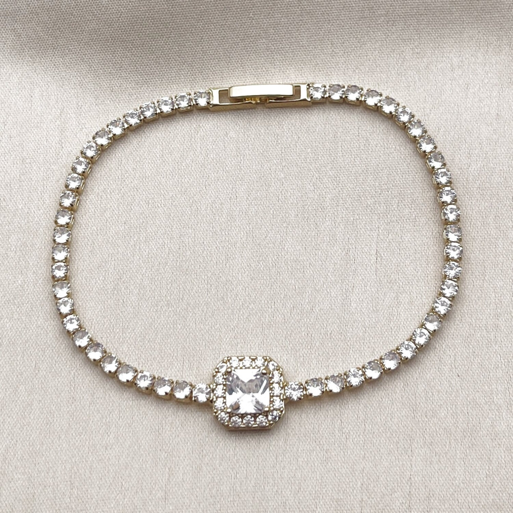 Oro Laminado Fancy Bracelet, Gold Filled Style Cluster Design, with White Cubic Zirconia and White Micro Pave, Polished, Golden Finish
