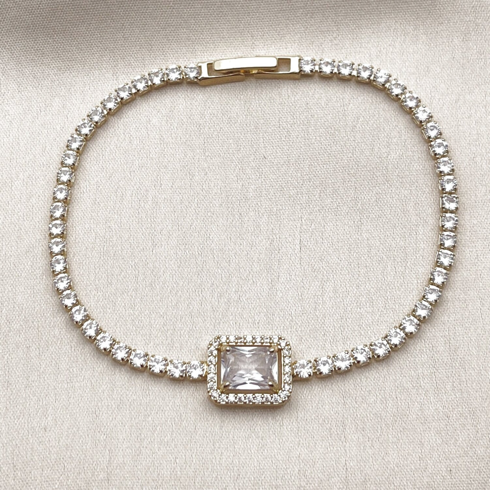 Oro Laminado Fancy Bracelet, Gold Filled Style Cluster Design, with White Cubic Zirconia and White Micro Pave, Polished, Golden Finish