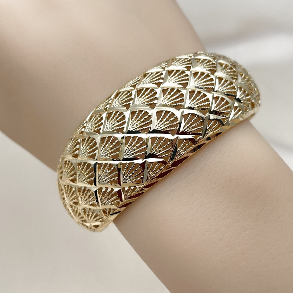 Oro Laminado Individual Bangle, Gold Filled Style Shell Design, Diamond Cutting Finish, Golden Finish