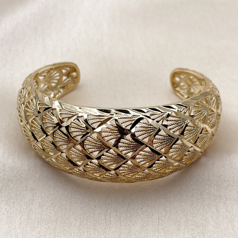 Oro Laminado Individual Bangle, Gold Filled Style Shell Design, Diamond Cutting Finish, Golden Finish