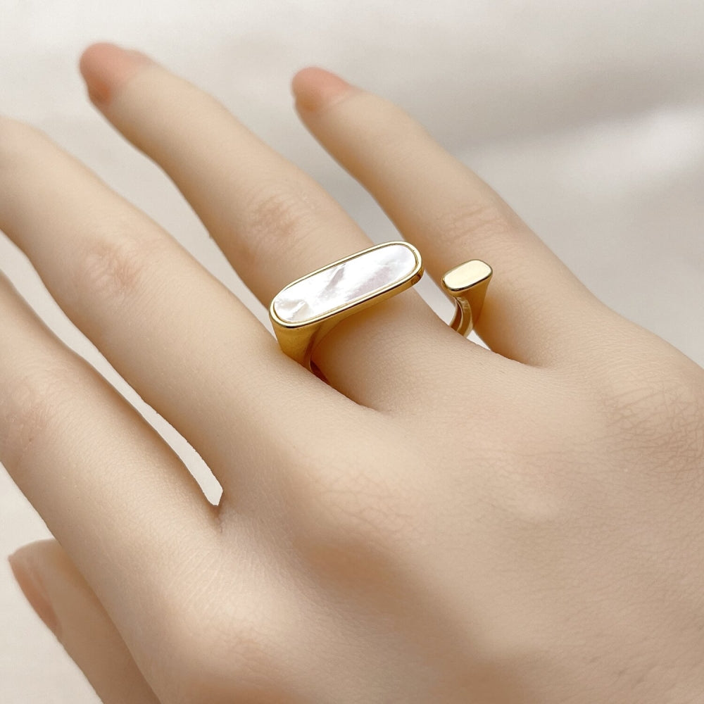 Oro Laminado Multi Stone Ring, Gold Filled Style Horseshoe Design, with Ivory Mother of Pearl, Polished, Golden Finish
