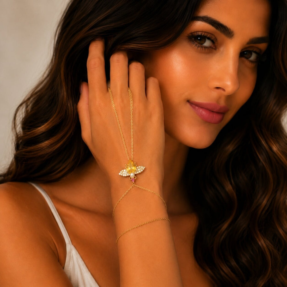 Oro Laminado Fancy Bracelet, Gold Filled Style Bee and Rolo Design, with Golden Cubic Zirconia and White Micro Pave, Polished, Golden Finish